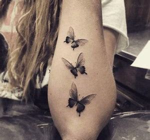 tatouage papillon homme|TOP 150 des Tatouages Papillons 